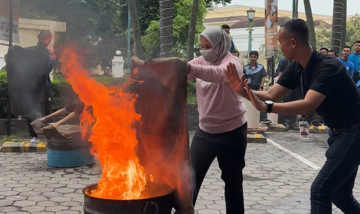 Latihan pemadaman api